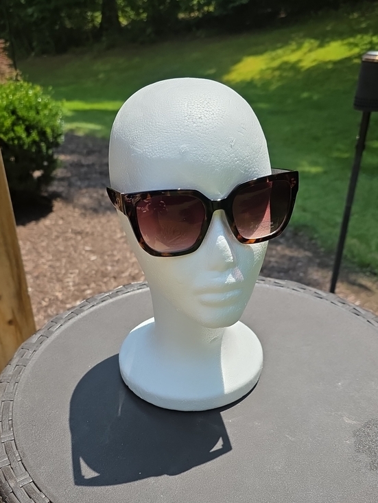 Oscar de la Renta Accessories - Oscar de la Renta Tortoiseshell Sunglasses with Brown Lenses